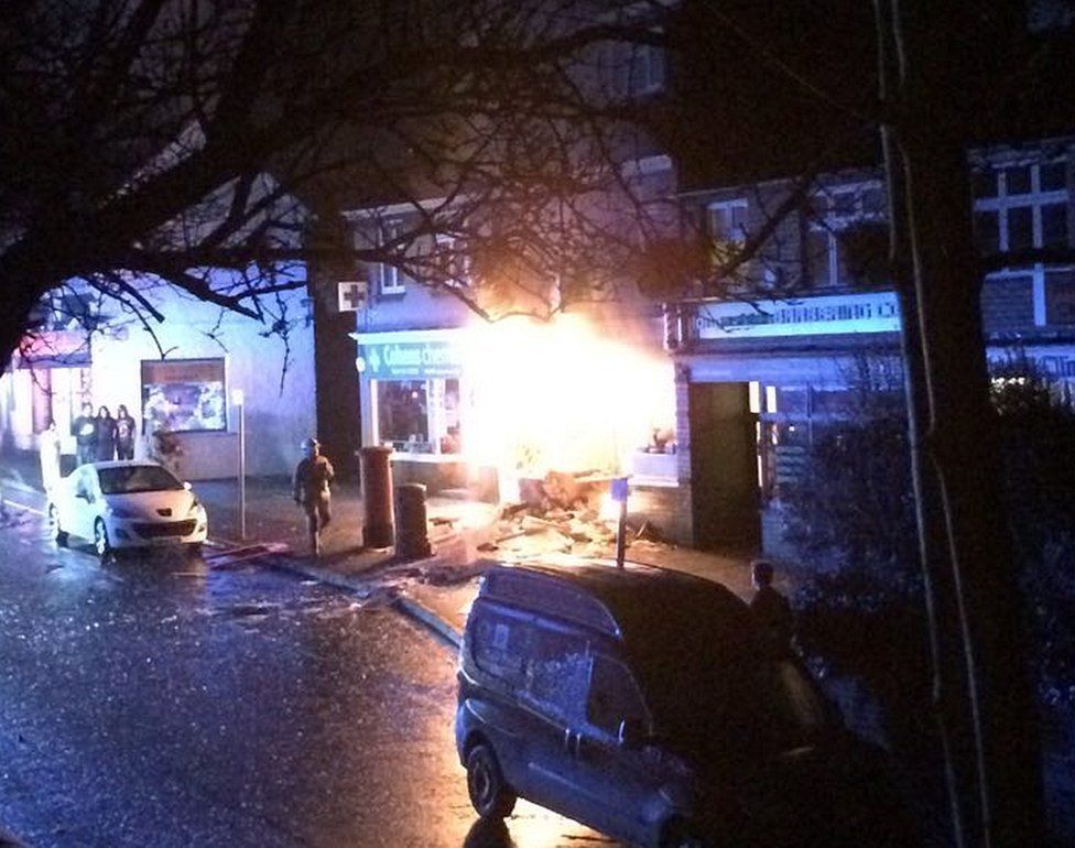 Cash machine thieves blow up Long Ashton Post Office BBC News
