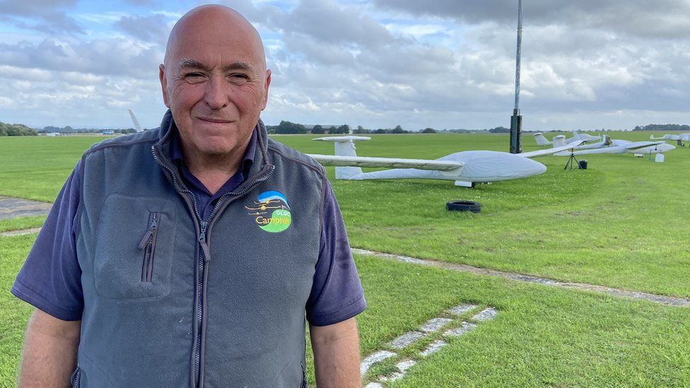 Vintage gliding club celebrates 50th birthday in Gloucestershire BBC News
