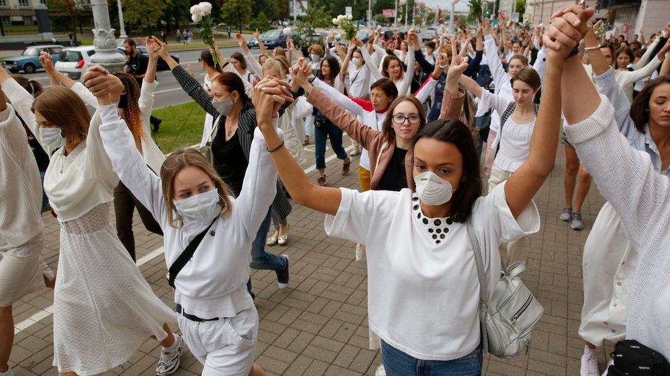 Belarus Election Women Form Solidarity Chains To Condemn Crackdown Bbc News