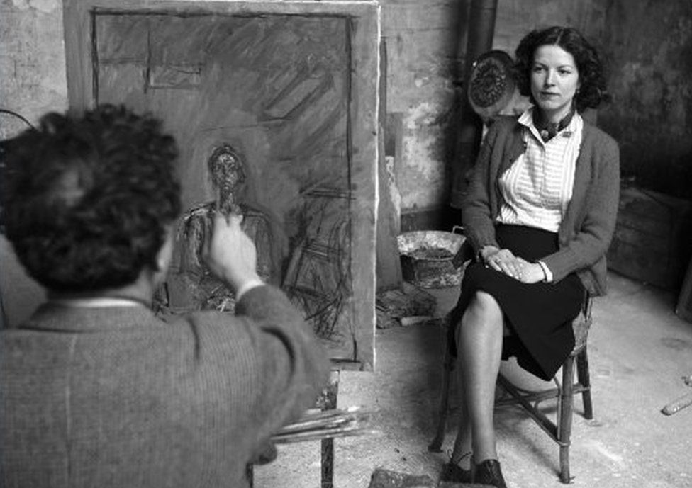 Σε αυτήν την εικόνα, ο Weiss απαθανάτισε τον καλλιτέχνη και γλύπτη Alberto Giacometti να σχεδιάζει τη σύζυγό του Annette το 1954