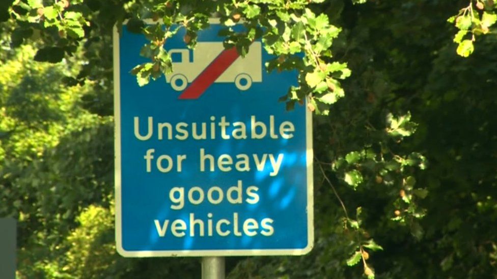 A sign warning drivers the road is unsuitable for heavy goods vehicles