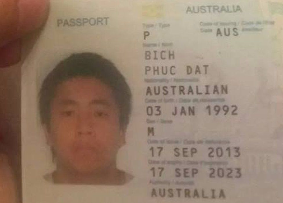 Picture of Phuc Dat Bich's passport