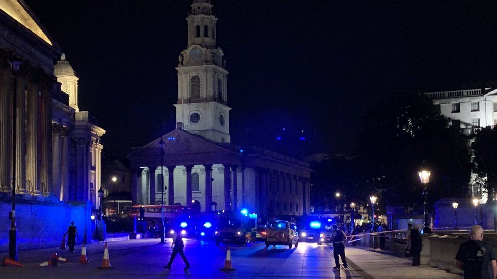 Trafalgar Square stabbing: Man injured in central London - BBC News