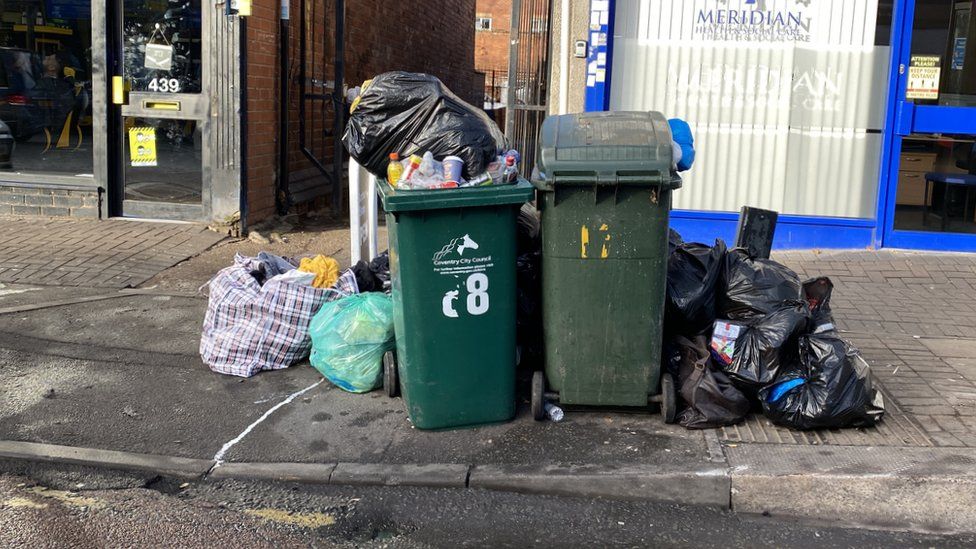 Overflowing bins on Foleshill Road