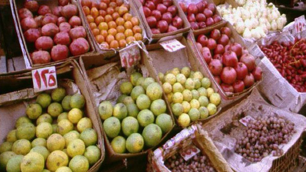 Fruit stall, Cairo (Image: BBC)