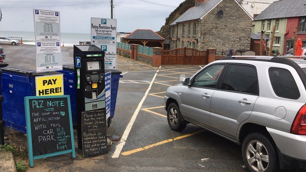 Businesses have erected signs next to the machine to warn visitors of the issue