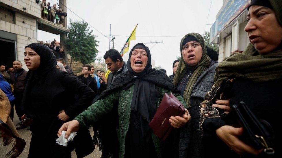 A relative mourns during the funeral of Palestinian Mufeed Ikhlil, 44, near Hebron in the occupied West Bank (29 November 2022)