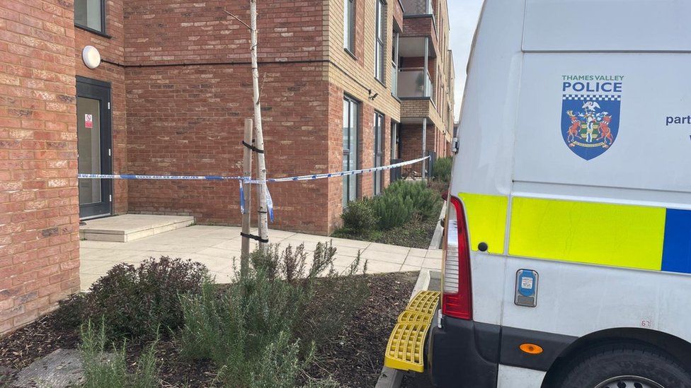 Three Arrests Made After Man Stabbed To Death In Milton Keynes - BBC News