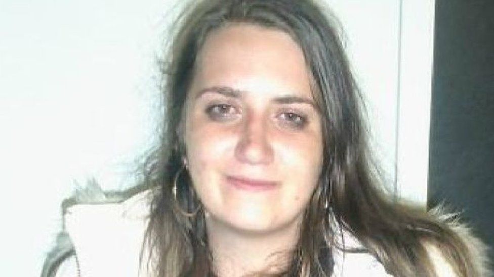 Courtney Herron: Melbourne woman killed in 'horrendous bashing' - BBC News