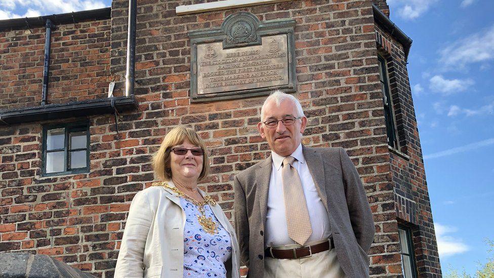 Mayor and John Wilson in front of plaque