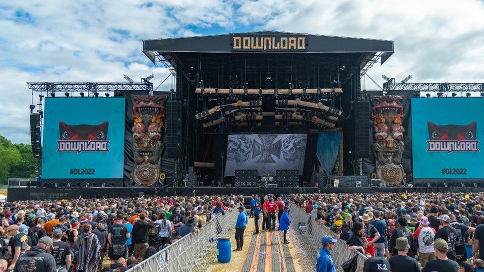 Download Festival: Second man dies after falling ill - BBC News