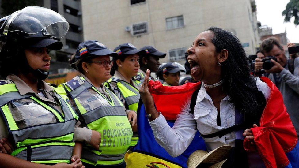 Venezuela protests: Women march against Maduro - BBC News