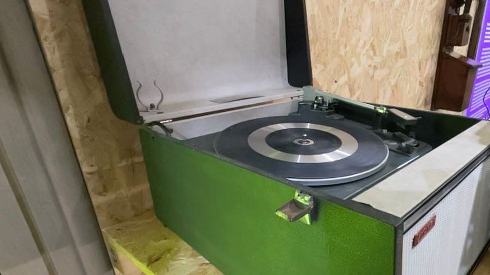 An old record player that used to be owned as Maurice Gibb