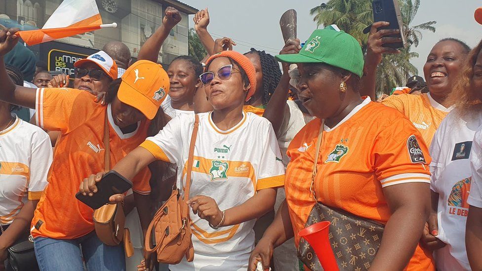 Ivory Coast football fans dancing