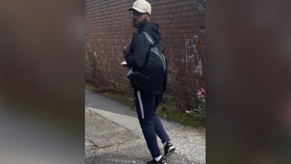 Nottinghamshire Police Seek Man Who Upskirted Schoolgirl In Eastwood    131070604 Upskirtinginc 