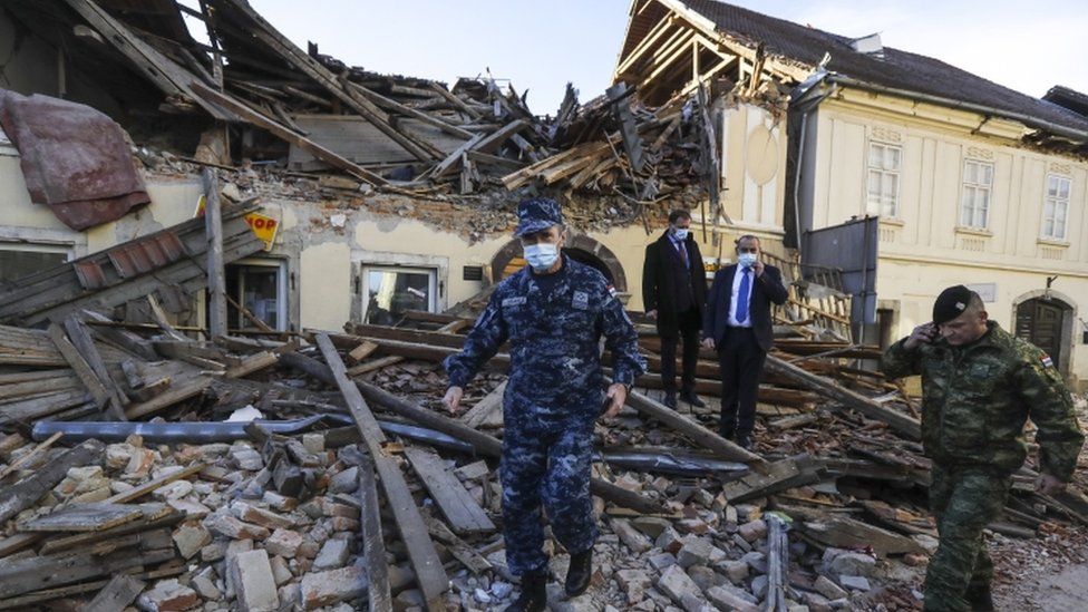 Croatia earthquake Seven dead as rescuers search rubble for survivors