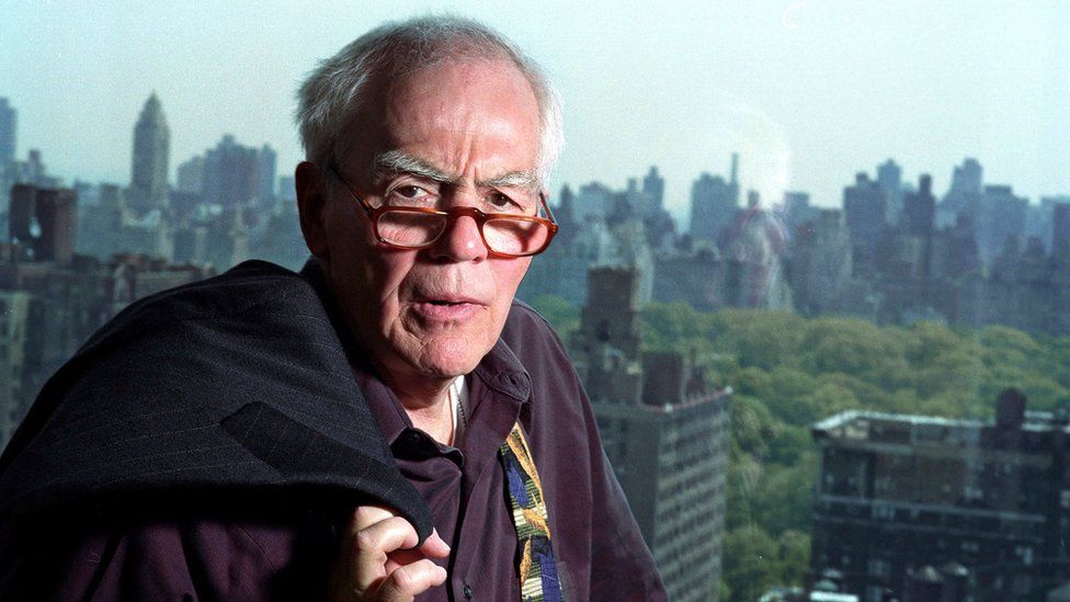 Author-columnist Jimmy Breslin poses for a photo in his New York apartment. Breslin, the Pulitzer Prize-winning chronicler of wise guys and underdogs who became the brash embodiment of the old-time, street smart New Yorker, died Sunday, March 19, 2017.