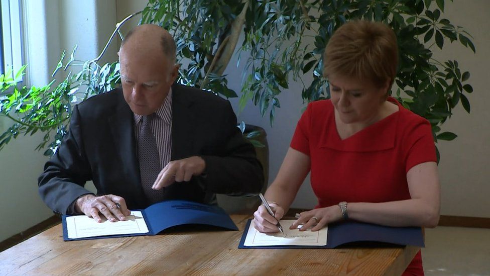 Jerry Brown and Nicola Sturgeon signing agreement
