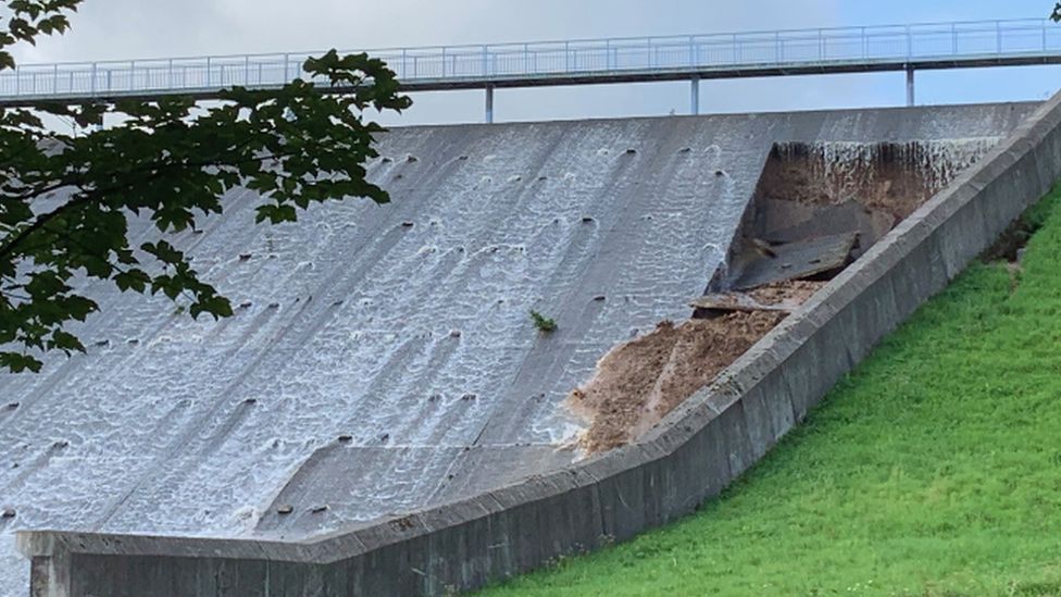 Damaged dam