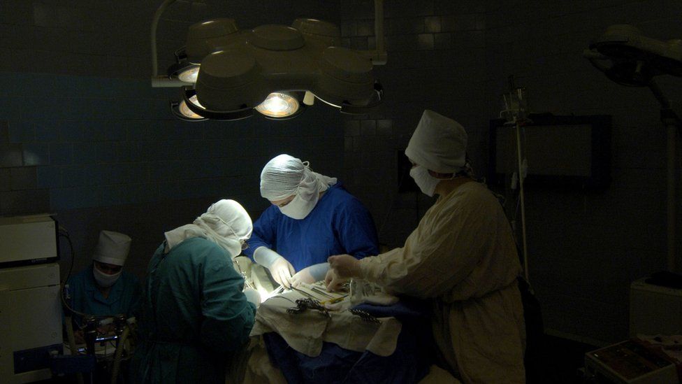An operation to treat thyroid cancer at the Institute of Endocrinology in Kiev on 5 April 2004