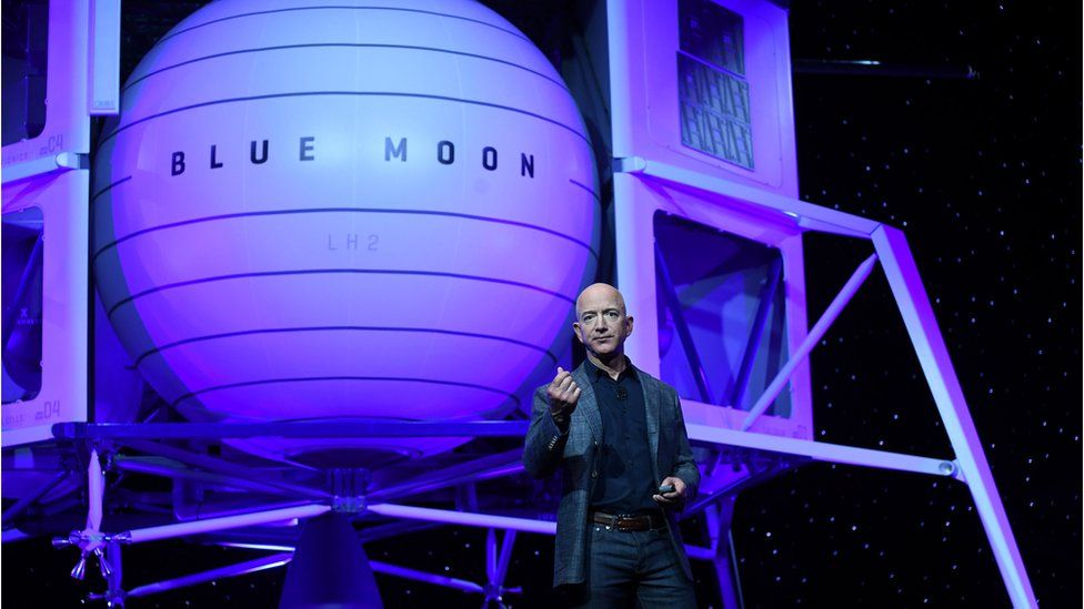 Jeff Bezos presents Blue Moon conceptual lunar lander