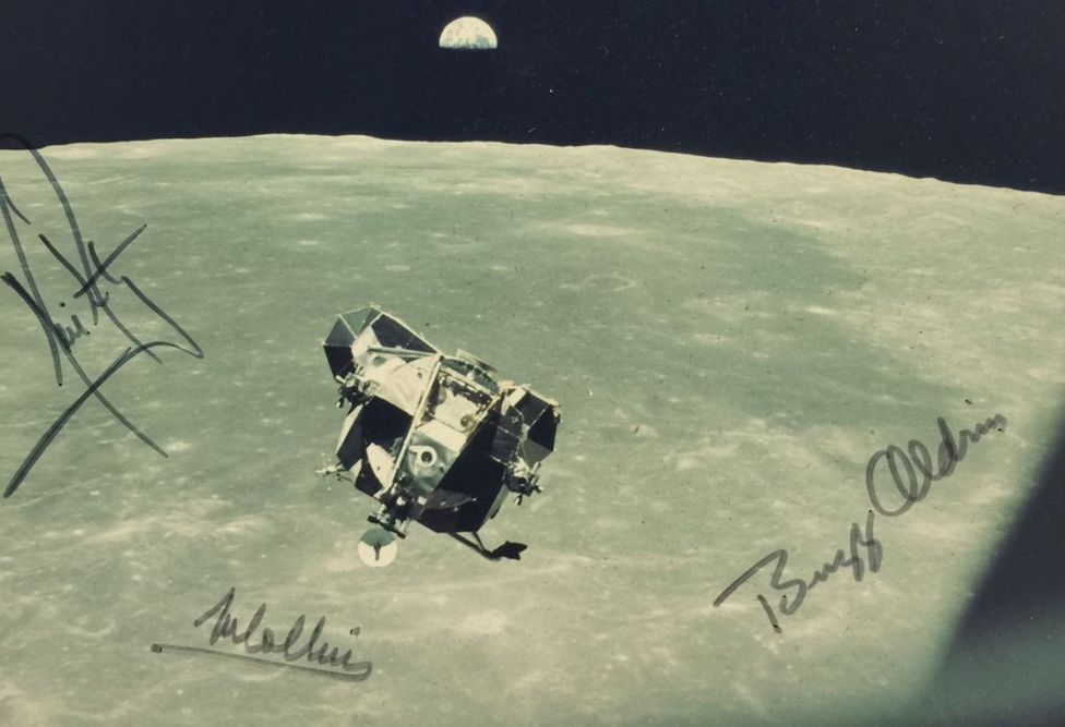 Photo Of Moon Landing Signed By Apollo 11 Crew Sold For £5 200 Bbc News