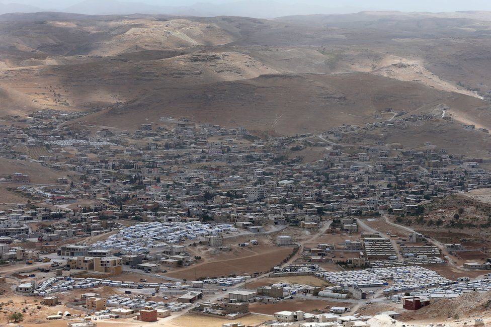 Refugee encampments outside the Lebanese town of Arsal (19 June 2016)