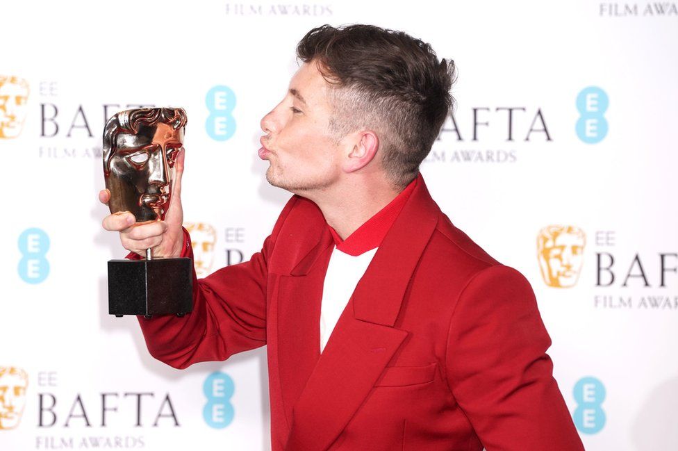 Barry Keoghan poses with his Bafta for best supporting actor