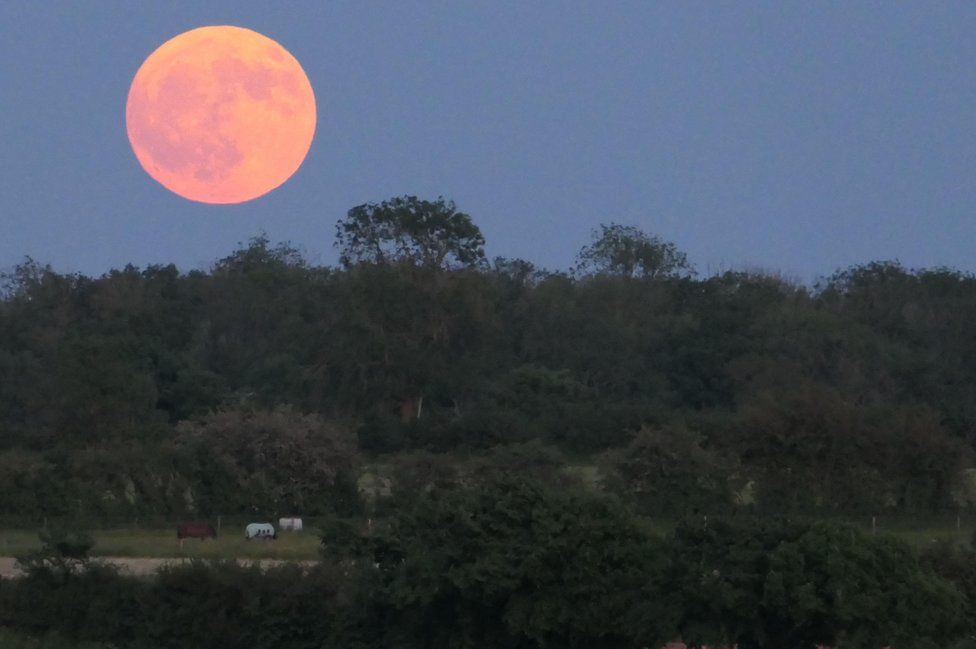 Strawberry Moon seen from Breedon on the Hill, Leicestershire