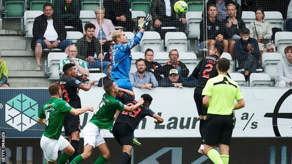 Jonas Lossl: Brentford bring in goalkeeper on initial loan - BBC Sport