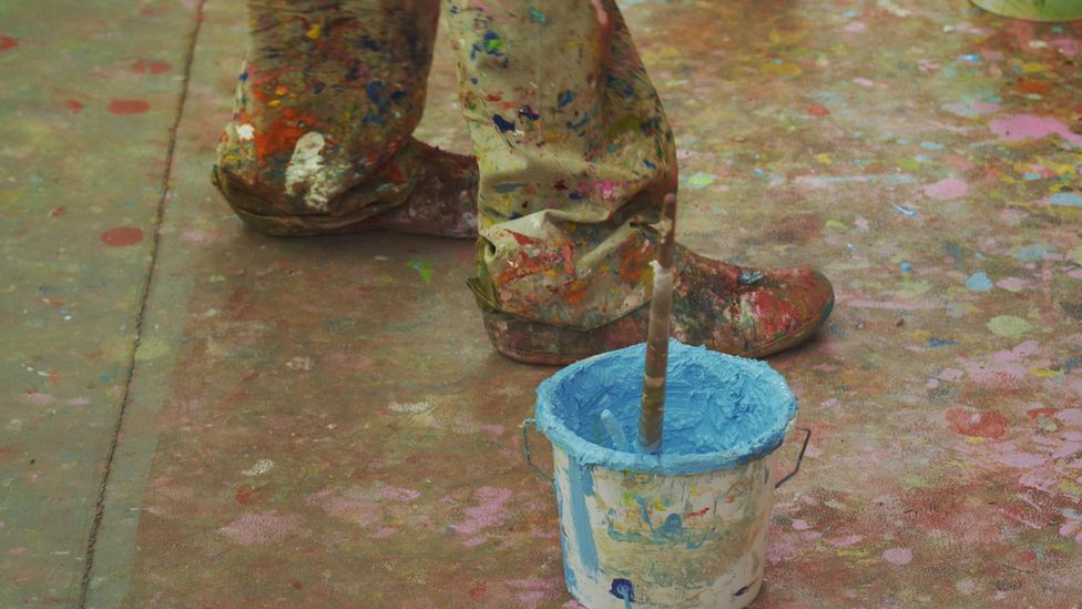 Туфли Дэмиена Херста с крапинками и горшок с краской, © Damien Hirst and Science Ltd. Все права защищены, DACS 2021