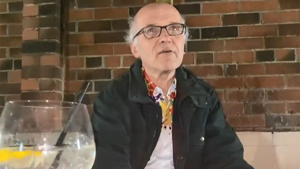 Customers queue as pubs, hairdressers and gyms reopen BBC News