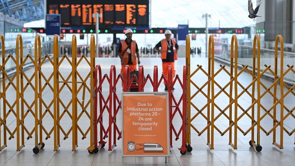 Closed platform