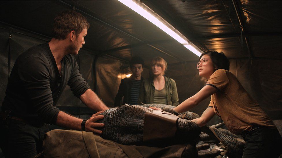 A scene with Chris Pratt and Daniella Pineda from Jurassic World: Fallen Kingdom