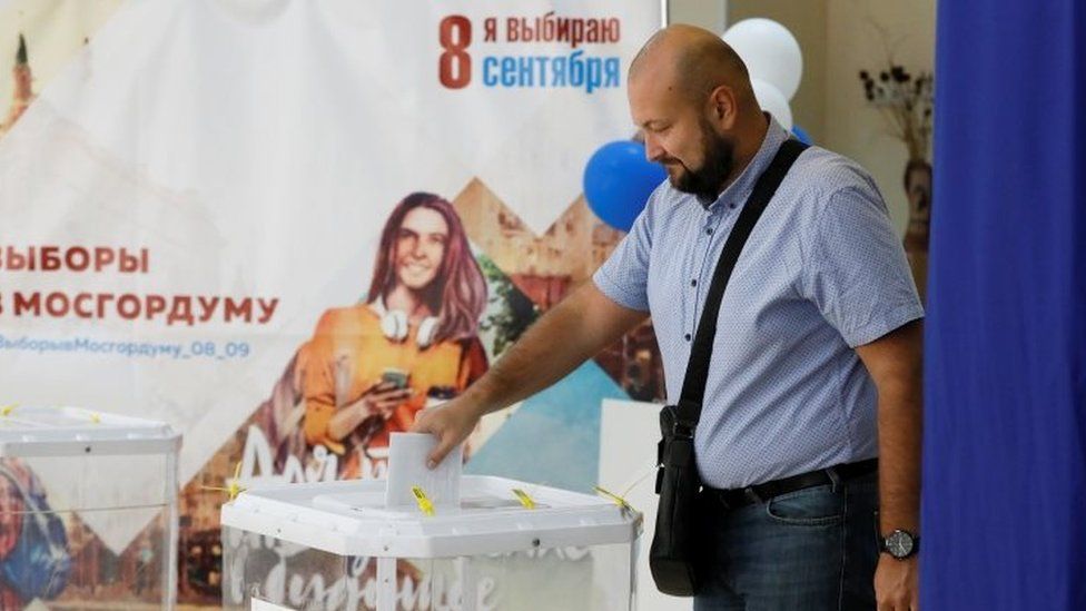 A man casts his ballot at a polling station in Moscow. Photo: 8 September 2019