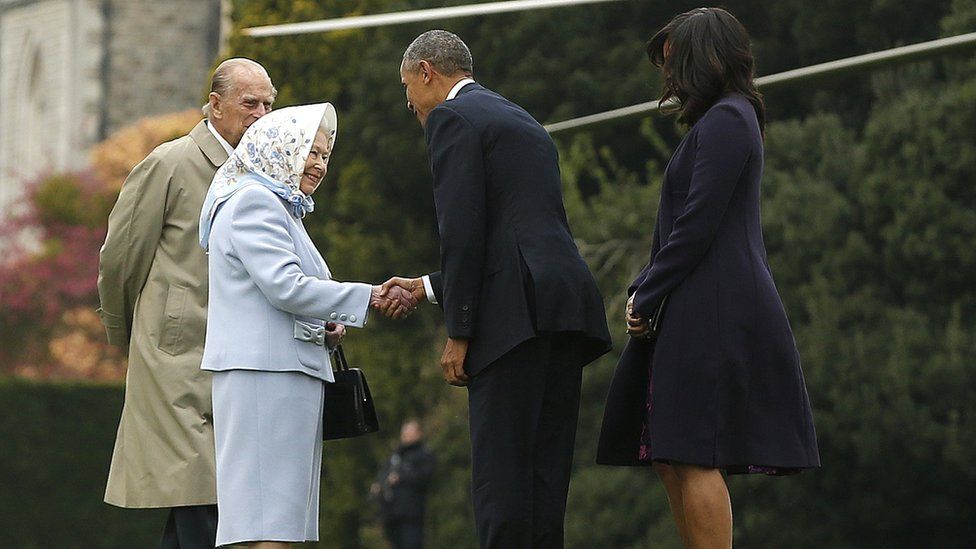 Obama shakes hands with the Queen