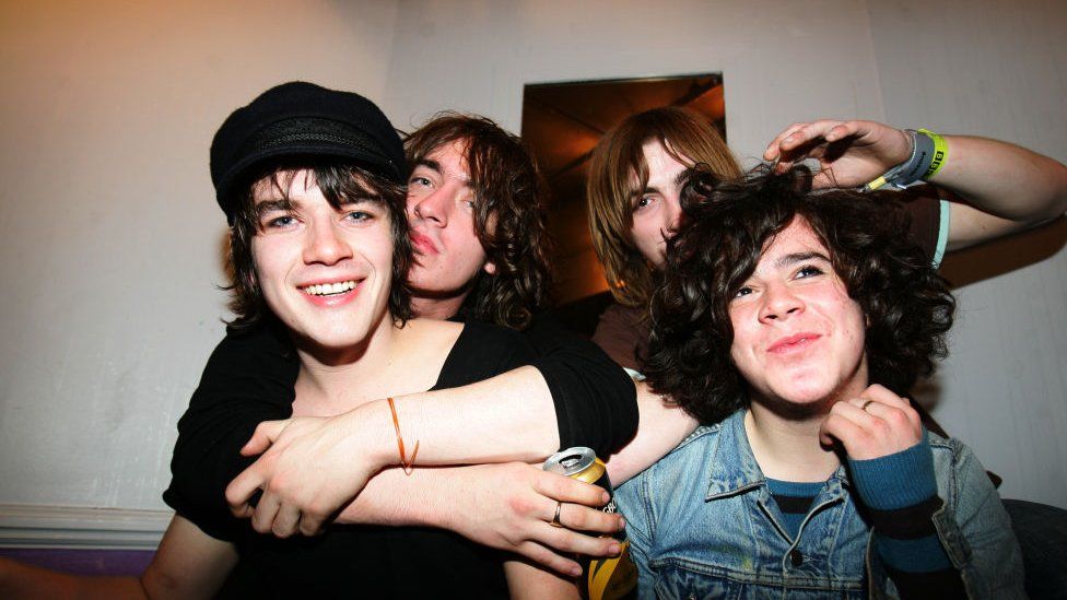 Scottish indie band The View photographed at The Astoria in London in 2006 (Photo by Andy Willsher/Redferns/Getty Images)