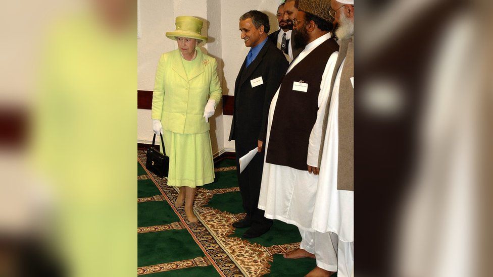 The Queen during her tour of the Scunthorpe mosque