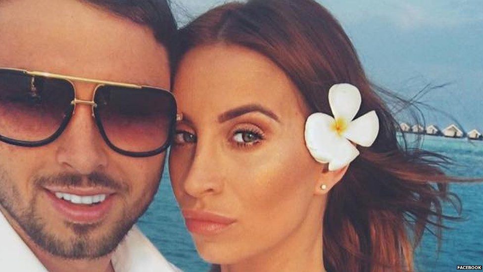Towies Ferne Mccann Pregnancys Been Stressful And Surreal Bbc News