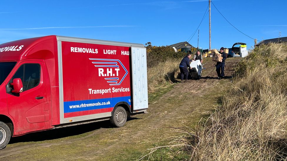 Removals helping homeowners to pack up their bits at Hemsby