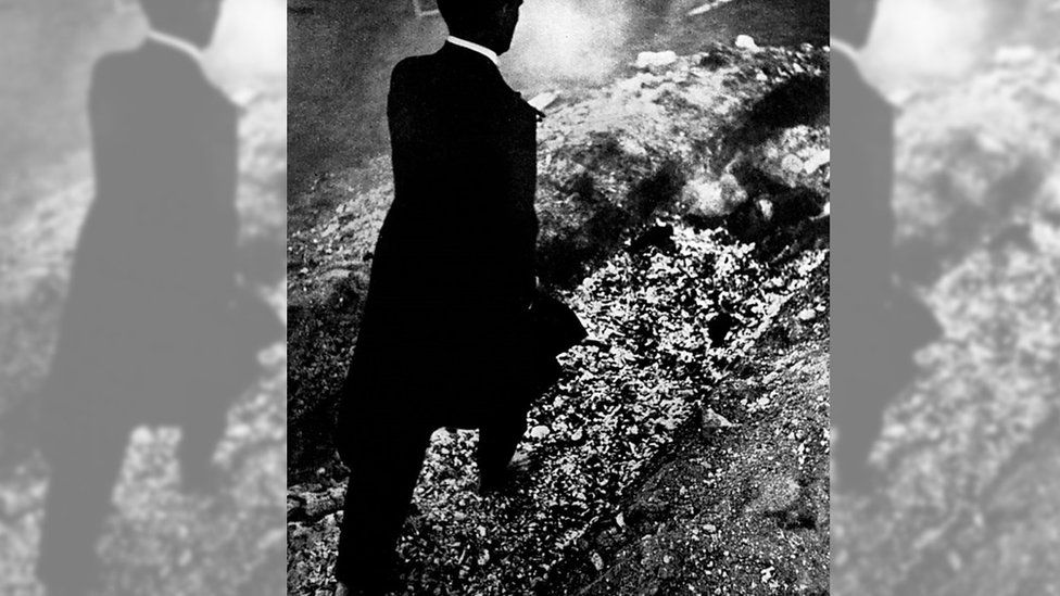 Scientists from the University of London investigate the phenomenon of firewalking with Indian Kuda Box in 1935. (Photo by Daily Mirror/Mirrorpix via Getty Images)