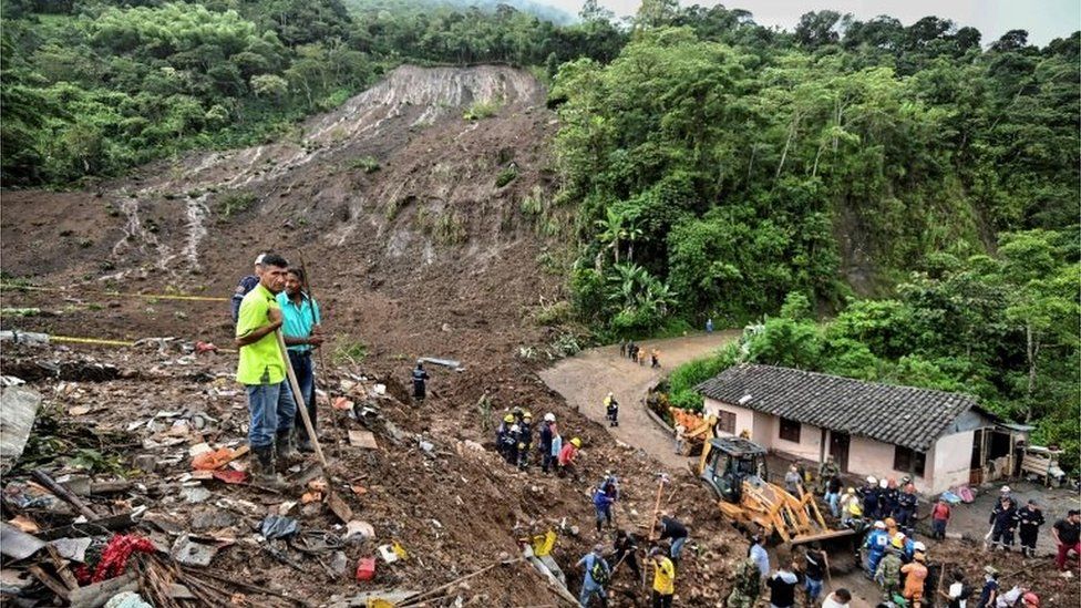 People search for victims after a landslide in Rosas, Valle del Cauca department, in south-western Colombia, on April 21, 2019.