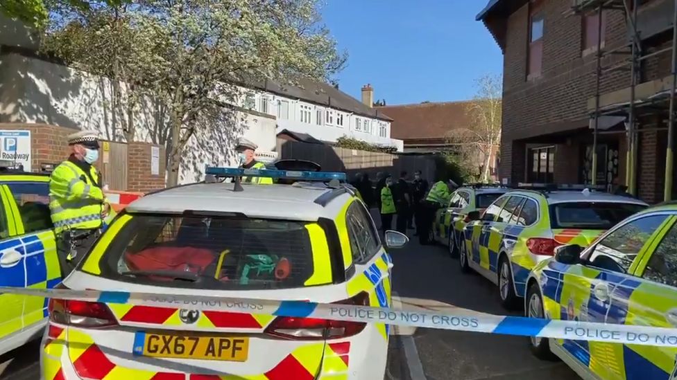 Walton-on-Thames Murder Probe After Man Killed In Car Park Fight - BBC News