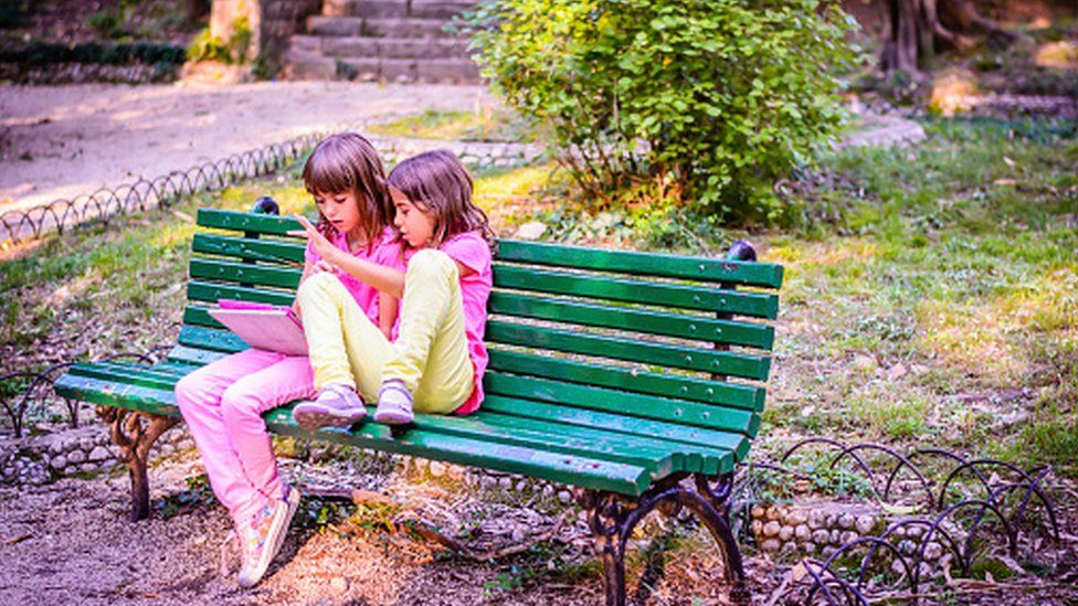 Children on bench