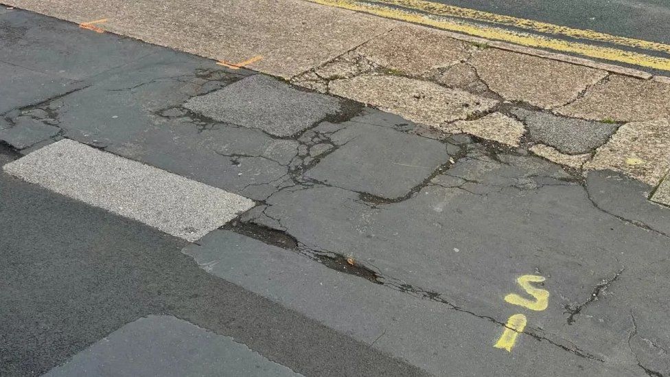 A deteriorated pavement in Hull