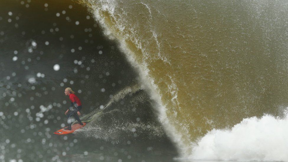 In Pictures Daredevils Make Waves In Sydney Despite Deadly Storms c News