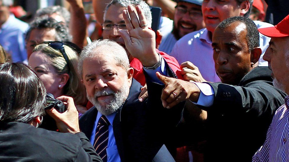 Former Brazilian President Luiz Inacio Lula da Silva arrives at the Federal Justice office to be questioned by anti-corruption judge Sergio Moro, in Curitiba