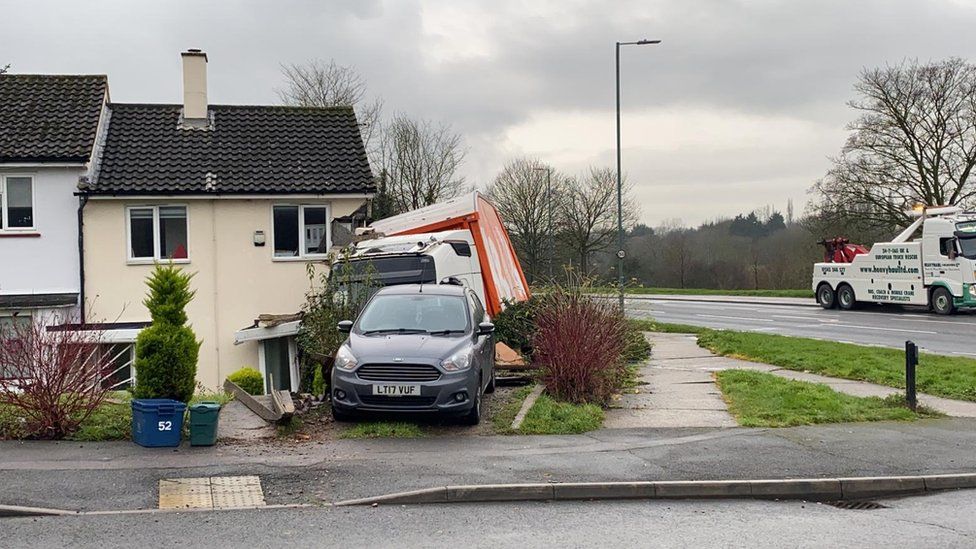 Bandq Lorry Ploughs Into Side Of House In Harlow Bbc News