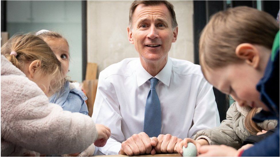 Jeremy Hunt meeting children in London