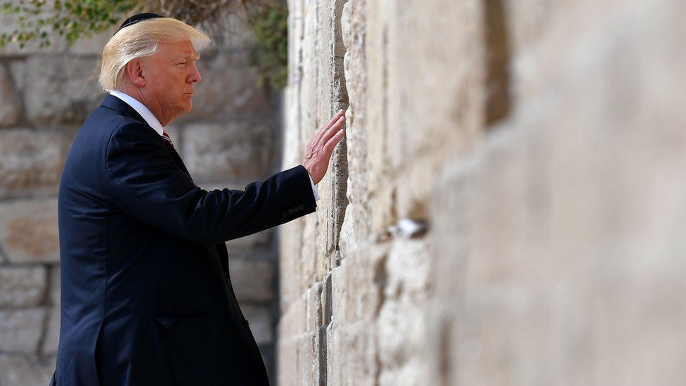 Donald Trump touches the Western Wall in Jerusalem, 22 May